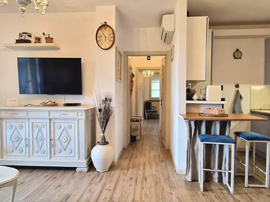 Immagine 1 di Casa bifamiliare in vendita  a Camaiore