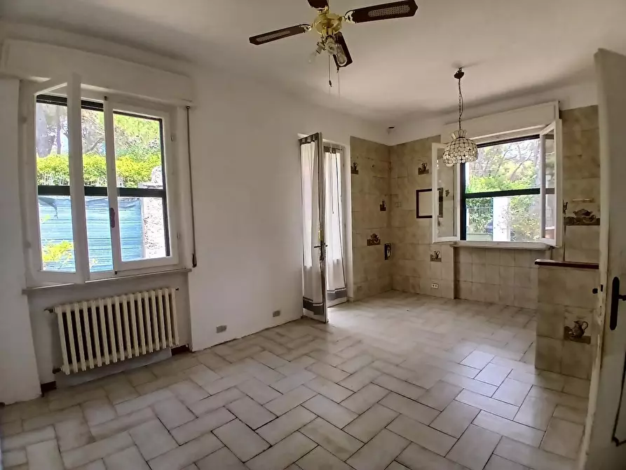 Immagine 20 di Villa in vendita  a Livorno