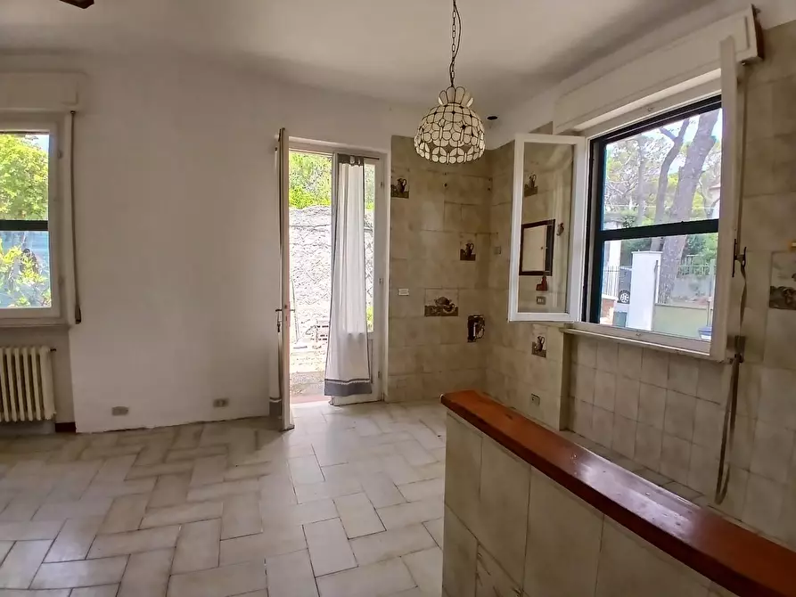 Immagine 23 di Villa in vendita  a Livorno