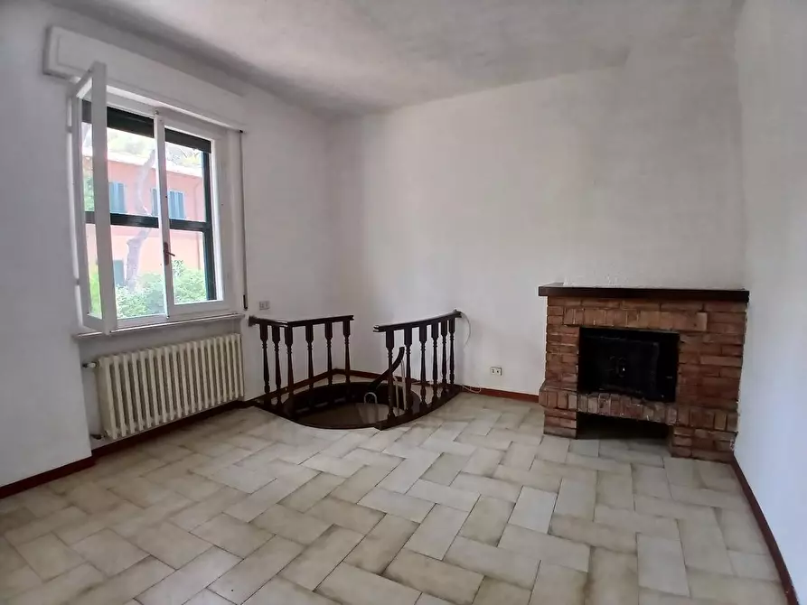 Immagine 8 di Villa in vendita  a Livorno