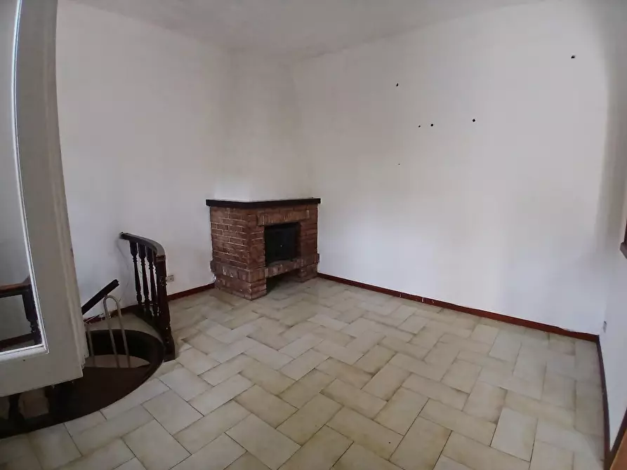 Immagine 5 di Villa in vendita  a Livorno