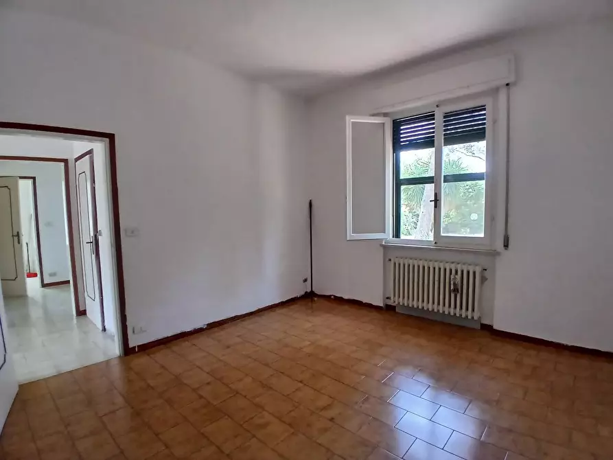 Immagine 29 di Villa in vendita  a Livorno