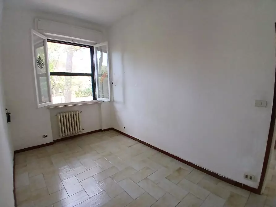 Immagine 34 di Villa in vendita  a Livorno