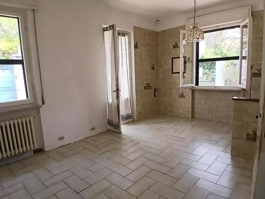 Immagine 19 di Villa in vendita  a Livorno