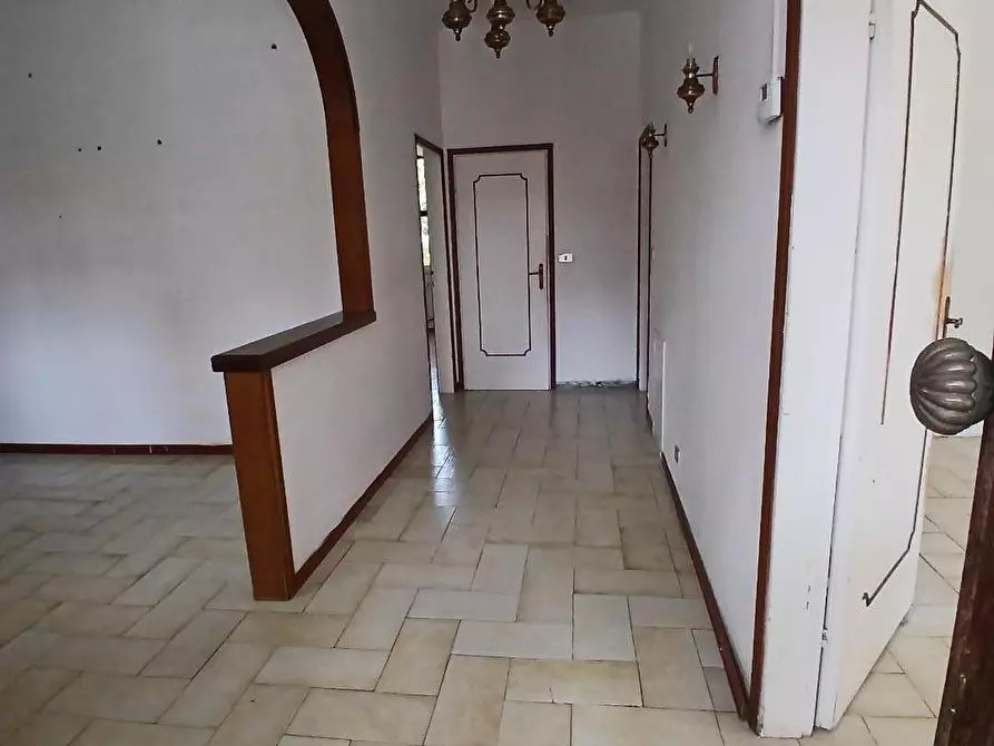 Immagine 15 di Villa in vendita  a Livorno