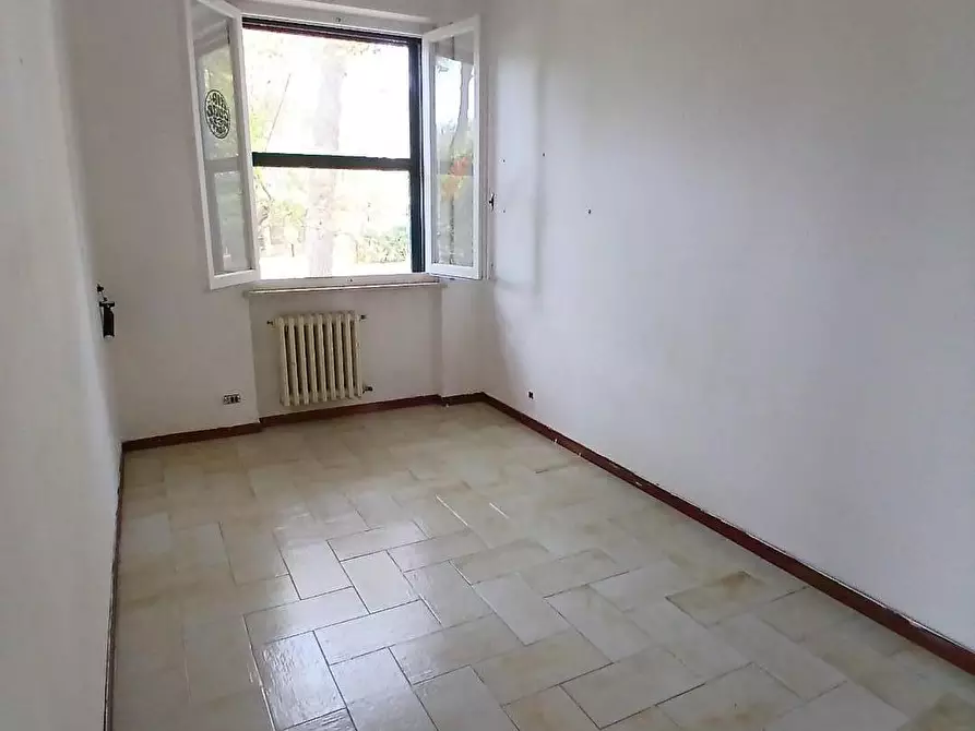 Immagine 33 di Villa in vendita  a Livorno