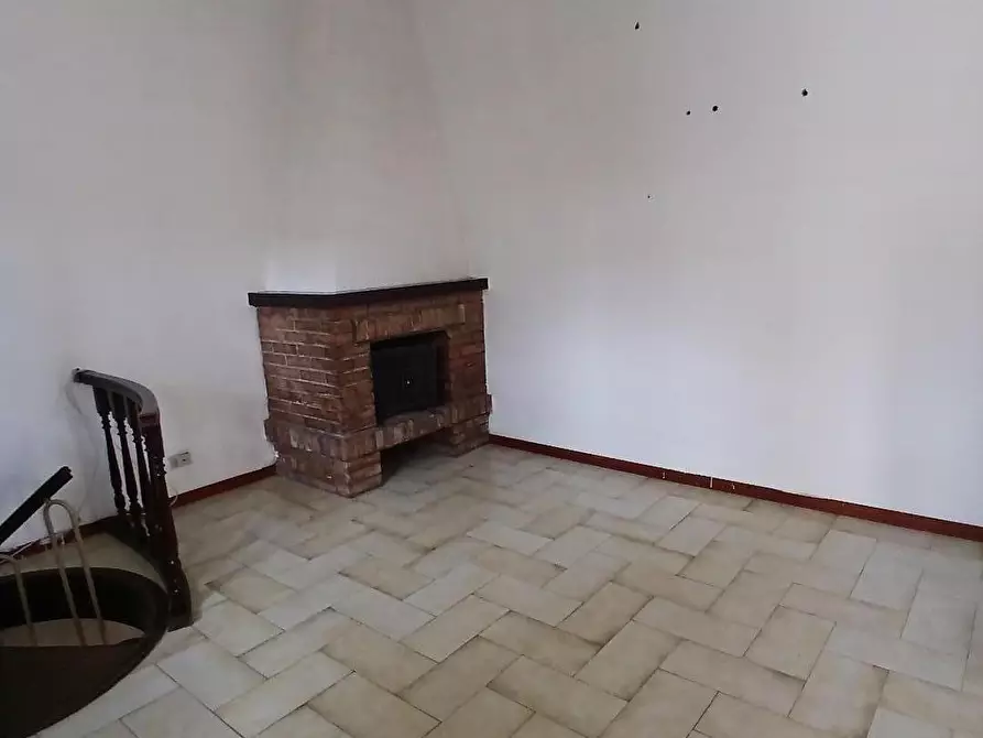 Immagine 6 di Villa in vendita  a Livorno