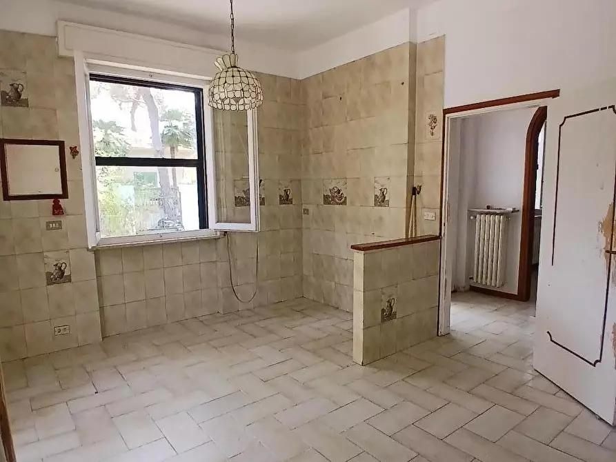 Immagine 22 di Villa in vendita  a Livorno