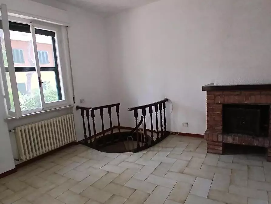 Immagine 9 di Villa in vendita  a Livorno