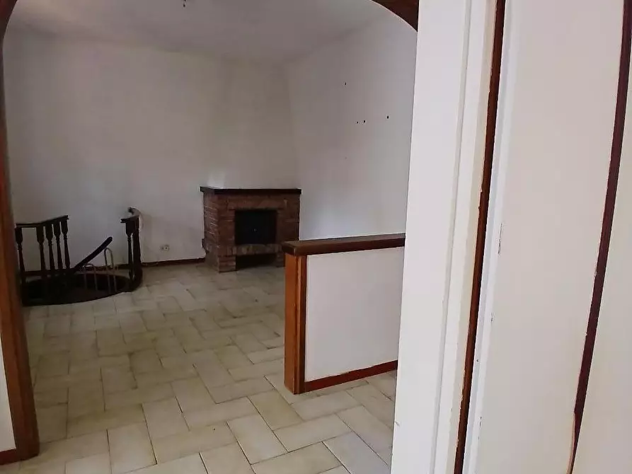 Immagine 12 di Villa in vendita  a Livorno