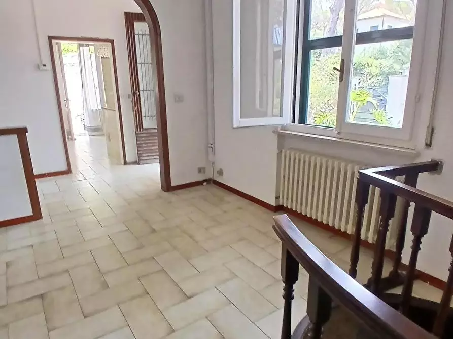 Immagine 13 di Villa in vendita  a Livorno