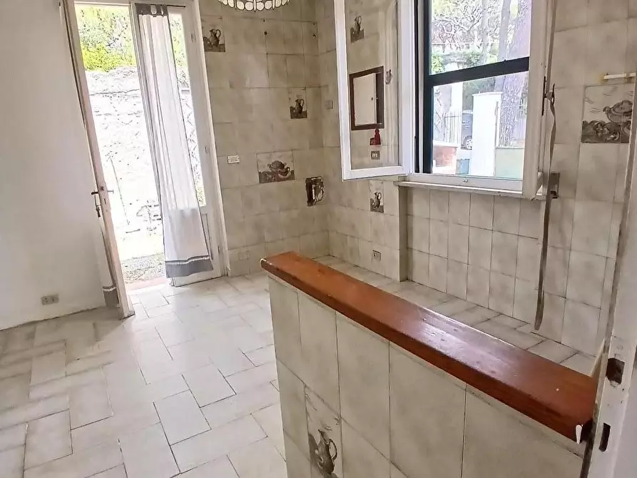 Immagine 24 di Villa in vendita  a Livorno