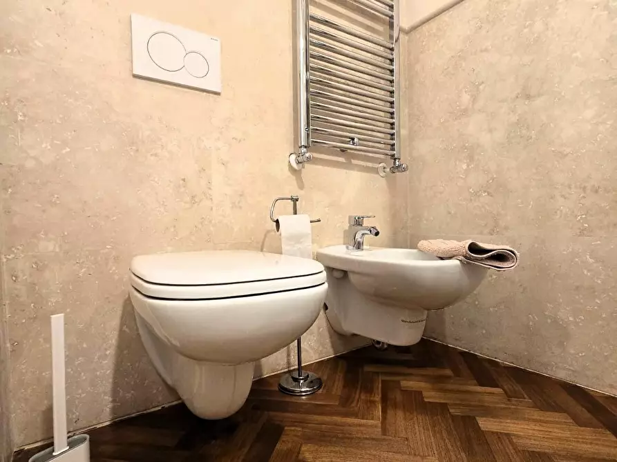 Immagine 34 di Appartamento in vendita  a Siena