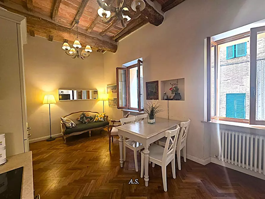 Immagine 1 di Appartamento in vendita  a Siena