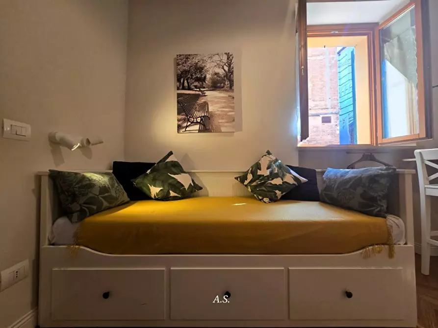 Immagine 15 di Appartamento in vendita  a Siena