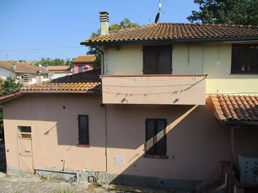 Immagine 3 di Casa indipendente in vendita  a Santa Maria A Monte
