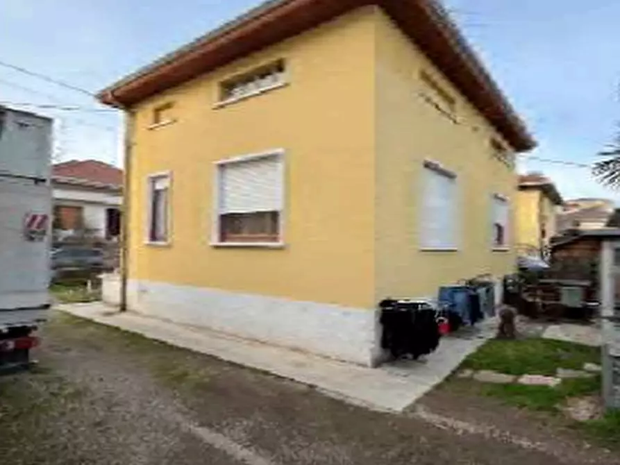 Immagine 4 di Casa indipendente in vendita  a Lonate Pozzolo