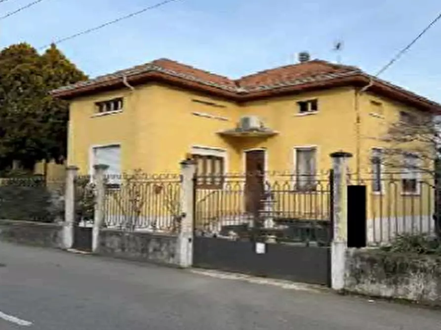 Immagine 1 di Casa indipendente in vendita  a Lonate Pozzolo