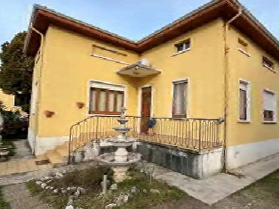 Immagine 2 di Casa indipendente in vendita  a Lonate Pozzolo