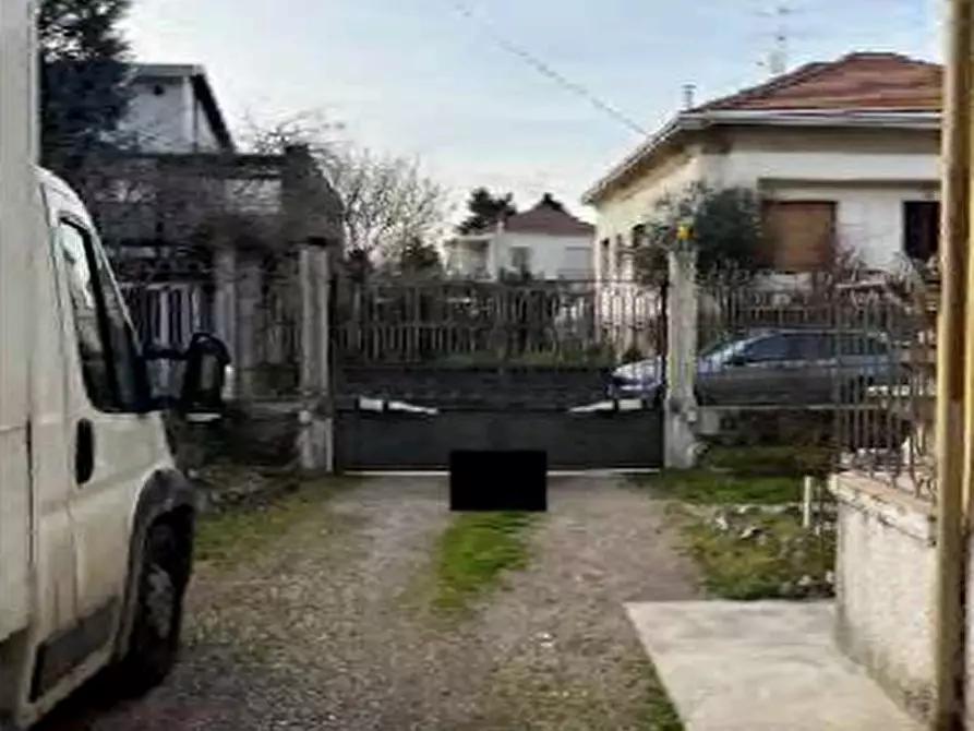 Immagine 5 di Casa indipendente in vendita  a Lonate Pozzolo