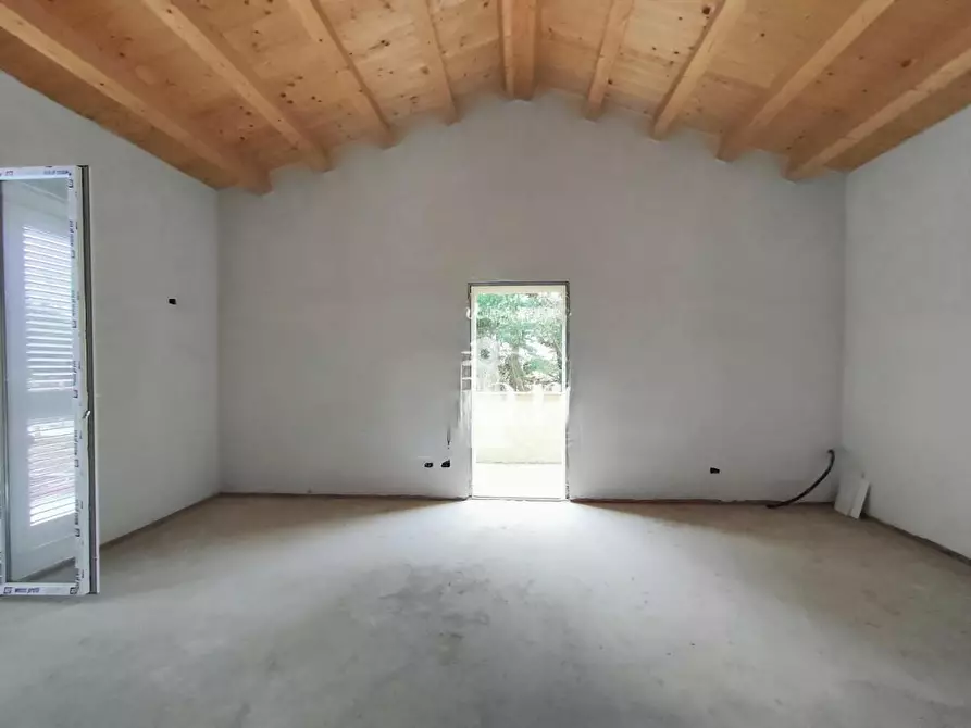 Immagine 2 di Villa in vendita  a Pisa