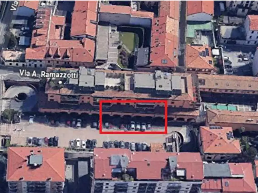 Immagine 1 di Negozio in vendita  a Saronno