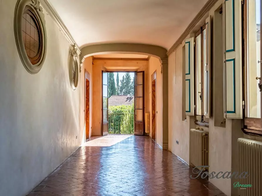 Immagine 27 di Villa in vendita  a Firenze