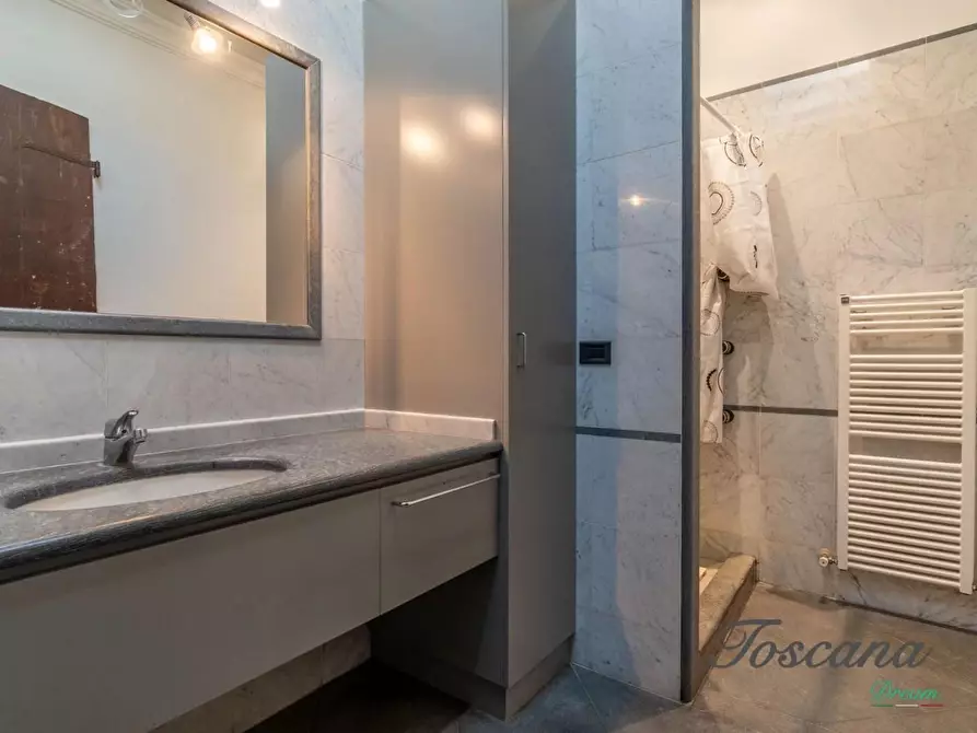 Immagine 65 di Villa in vendita  a Firenze
