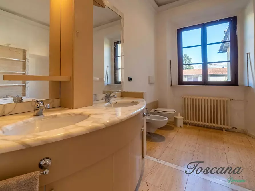 Immagine 70 di Villa in vendita  a Firenze