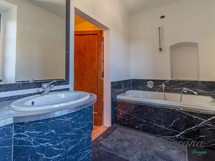 Immagine 67 di Villa in vendita  a Firenze