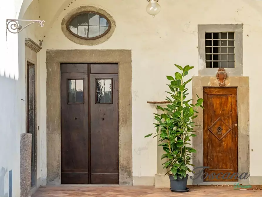 Immagine 11 di Villa in vendita  a Firenze