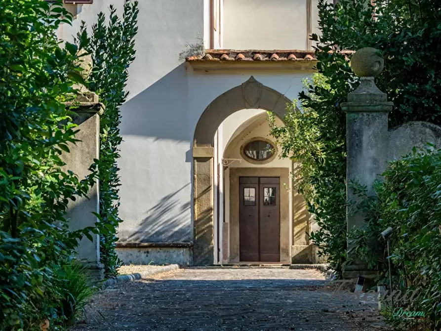 Immagine 1 di Villa in vendita  a Firenze