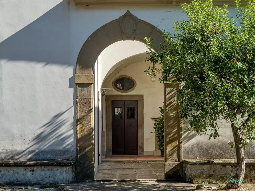 Immagine 4 di Villa in vendita  a Firenze