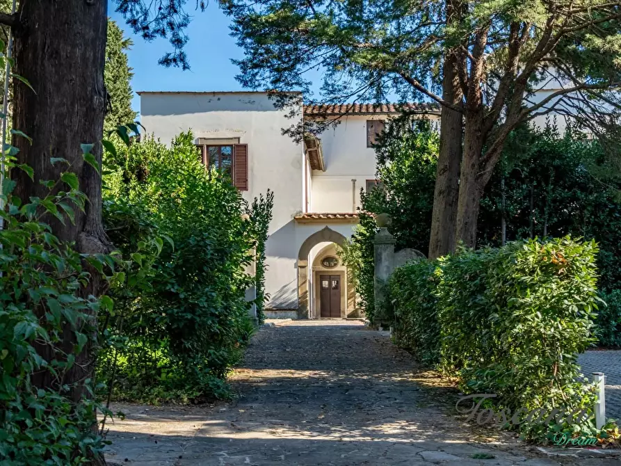Immagine 2 di Villa in vendita  a Firenze