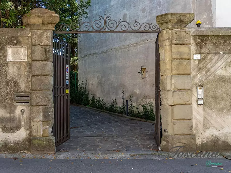 Immagine 77 di Villa in vendita  a Firenze