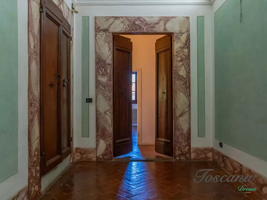 Immagine 17 di Villa in vendita  a Firenze