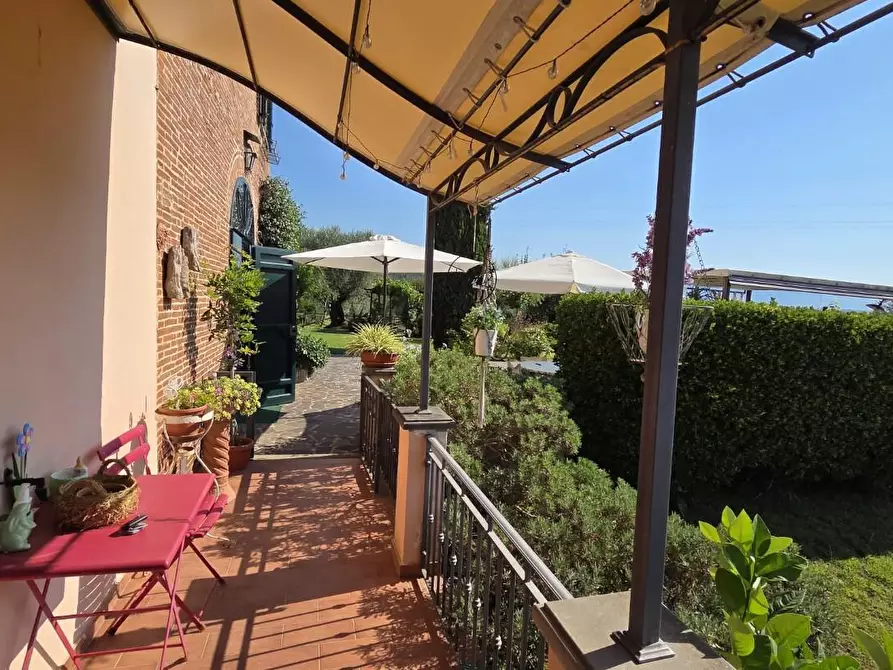 Immagine 19 di Rustico / casale in vendita  a Lucca