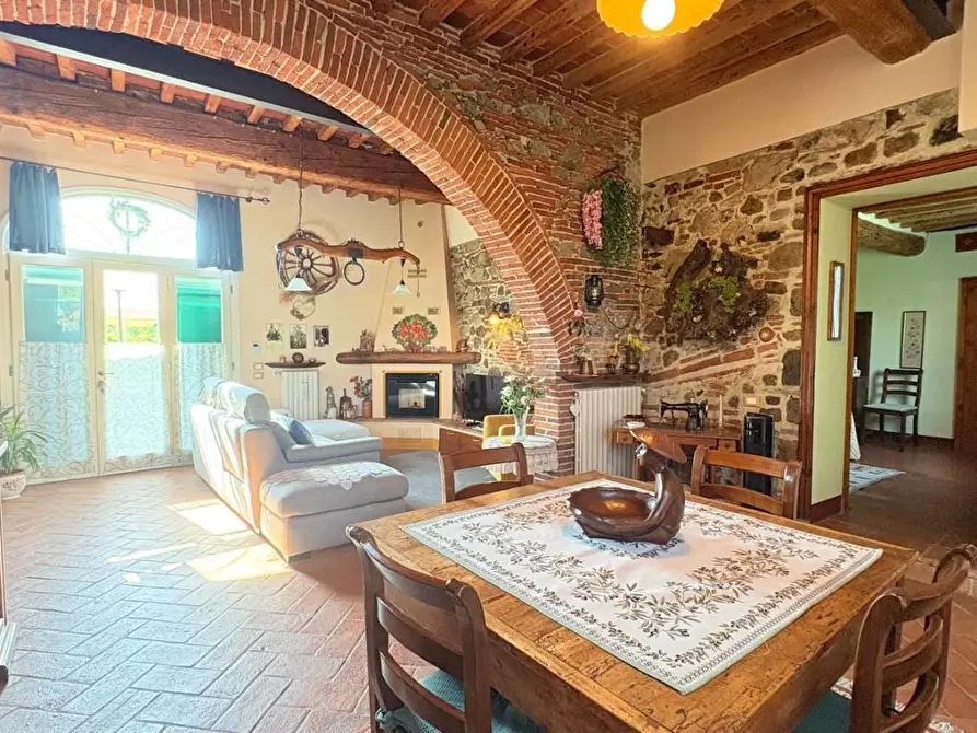 Immagine 8 di Rustico / casale in vendita  a Lucca