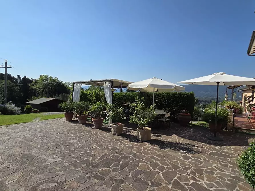Immagine 39 di Rustico / casale in vendita  a Lucca