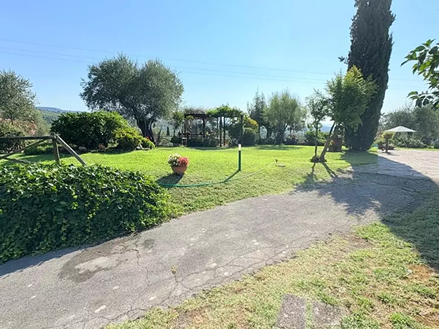Immagine 32 di Rustico / casale in vendita  a Lucca