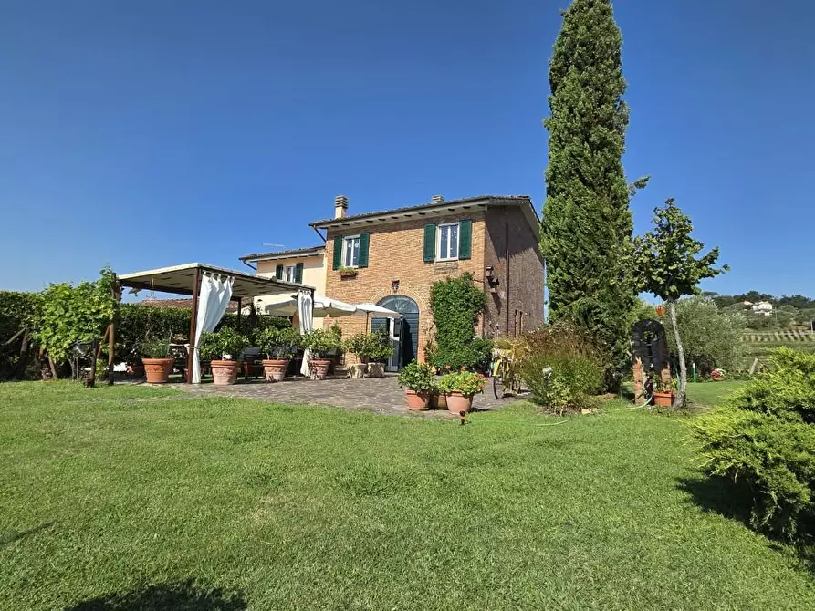 Immagine 1 di Rustico / casale in vendita  a Lucca