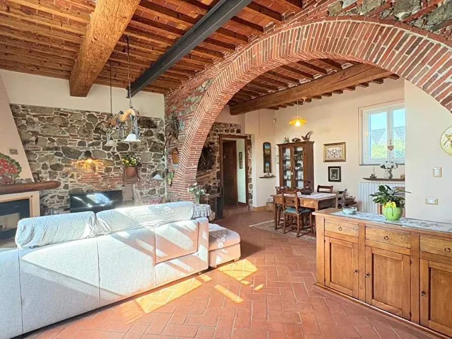 Immagine 4 di Rustico / casale in vendita  a Lucca