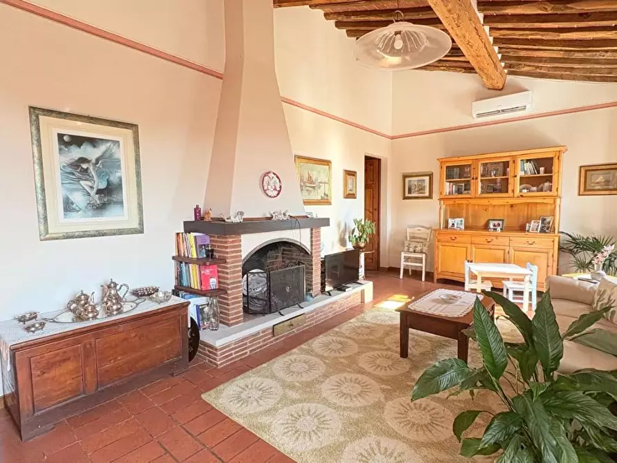 Immagine 21 di Rustico / casale in vendita  a Lucca