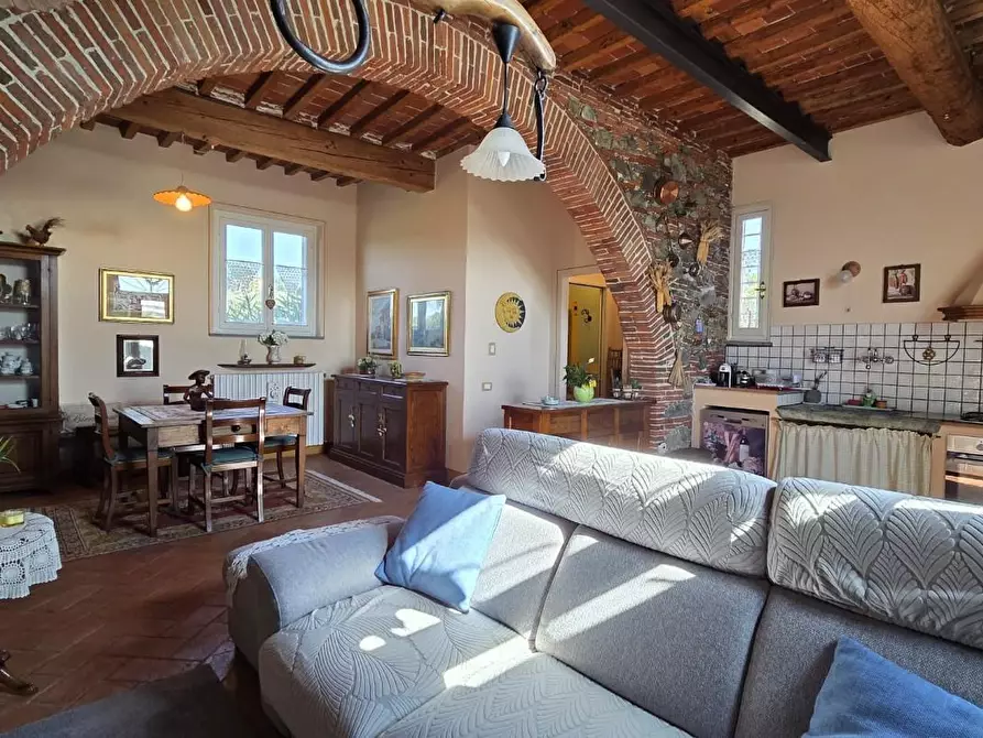 Immagine 3 di Rustico / casale in vendita  a Lucca