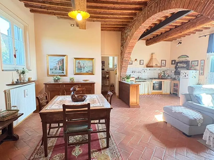 Immagine 5 di Rustico / casale in vendita  a Lucca