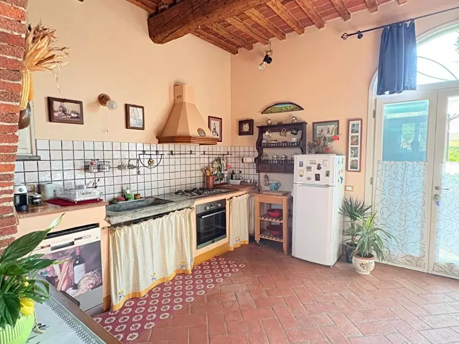 Immagine 11 di Rustico / casale in vendita  a Lucca