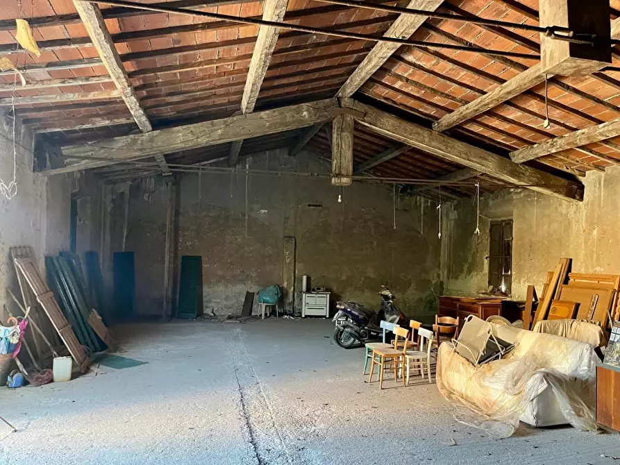 Immagine 2 di Magazzino in vendita  a San Giuliano Terme