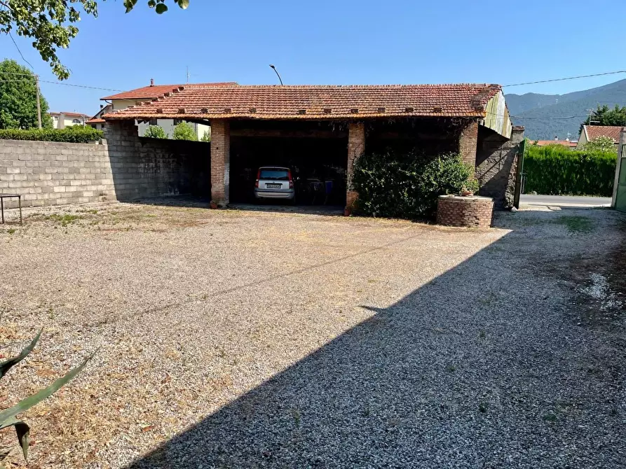 Immagine 1 di Magazzino in vendita  a San Giuliano Terme