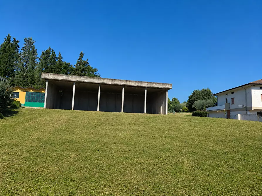 Immagine 1 di Attività artigianale in vendita  a Capannori