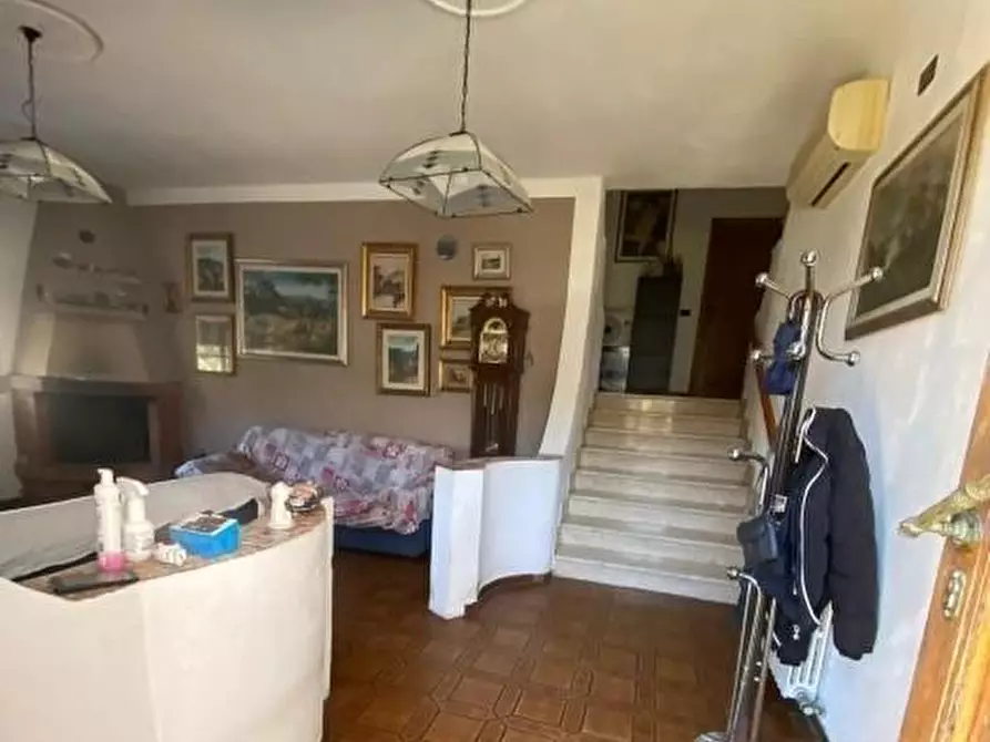 Immagine 17 di Villa in vendita  a Cascina